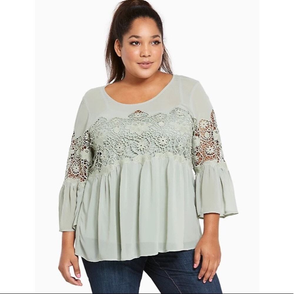 Torrid Lacy Chiffon Top Womens Size 1X Seagrass Green Lace Inset Bell Sleeves